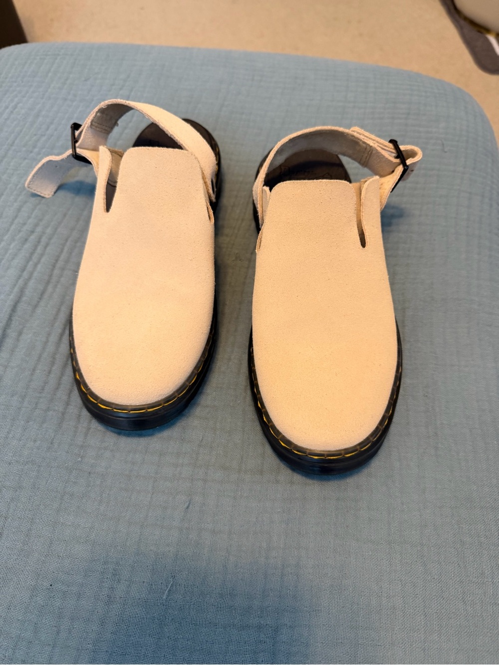 WOMEN'S DR. MARTENS CARLSON CLOGS